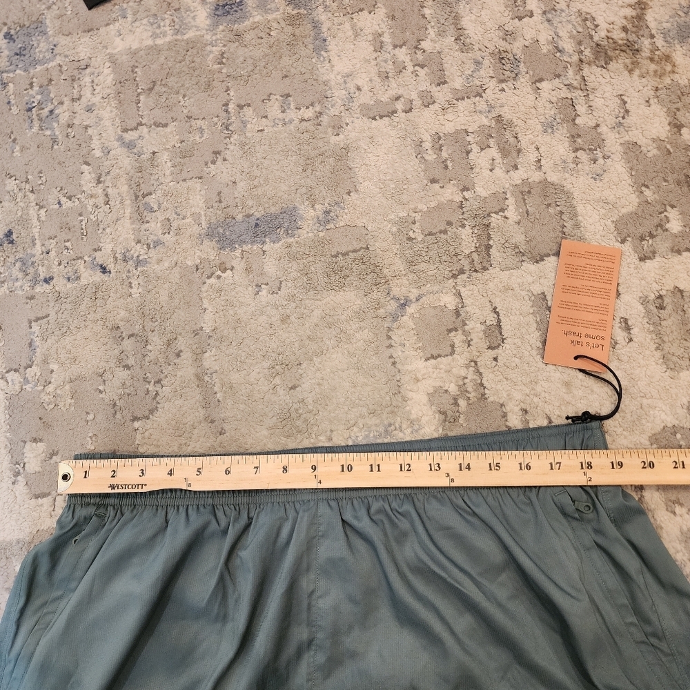NWT Girlfriend Collective Green Lined Running Shorts Size 7 Estimated 2X/3X - Picture 13 of 15